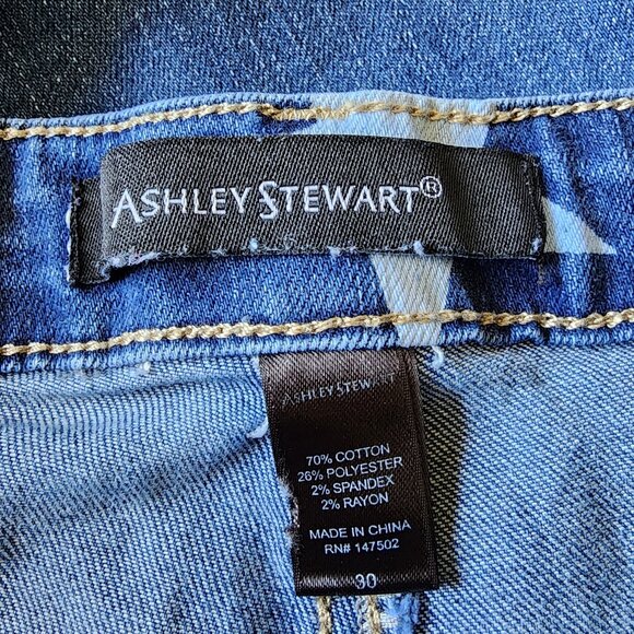 Ashley Stewart Distressed Star Print Denim Capris Size Plus 30 - Picture 8 of 9